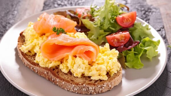 Opciones prácticas de desayunos con huevos variados
